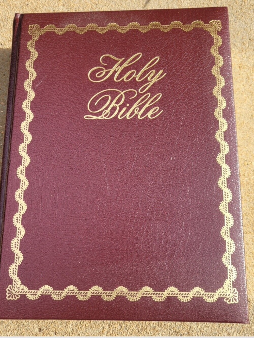 Thomas Kinkade Lighting The Way Home Limited Edit KJV Holy Bible| Corner Damage